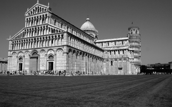 piazza dei miracoli ............in bianco e nero