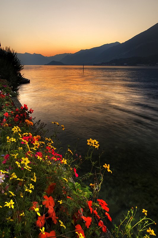 tramonto sul lago di Como