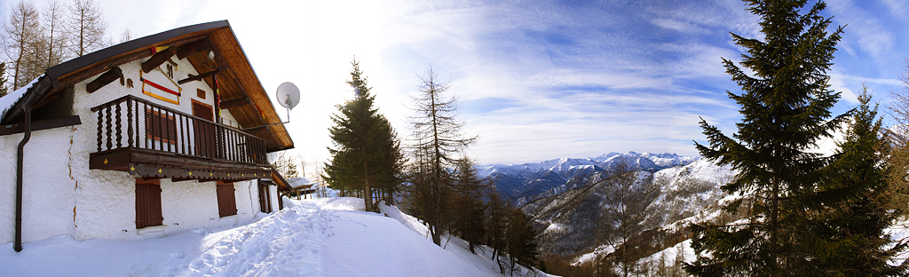 la baita su nelle montagne