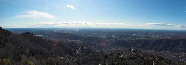 La pianura padana da Brunate , COMO