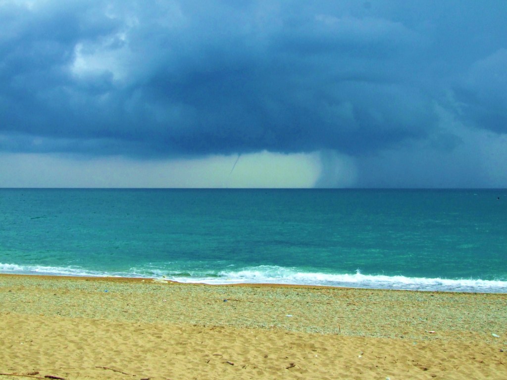 tromba d'aria in mare