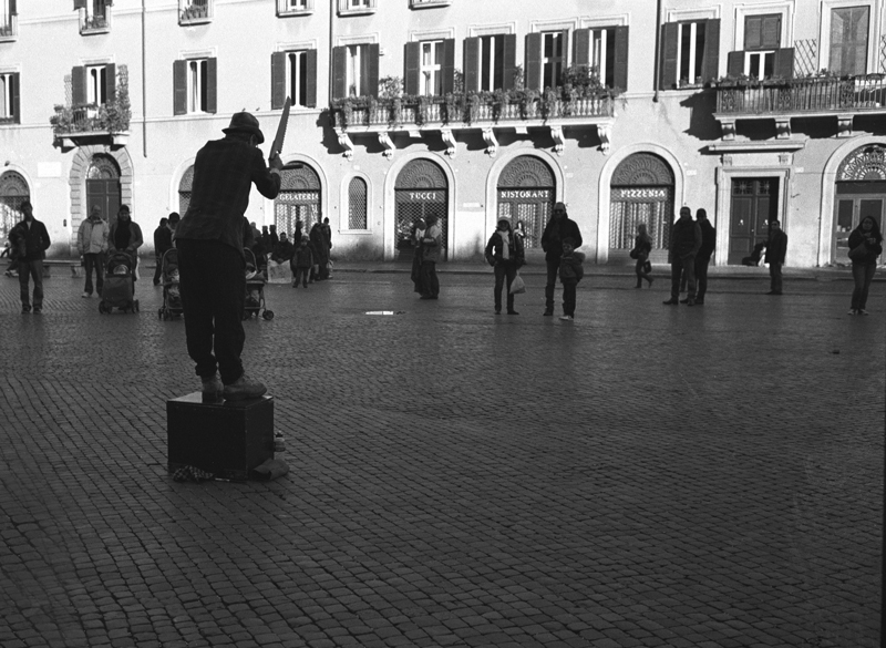 La citt� si risveglia...