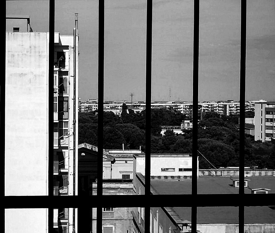 Citt� in gabbia BN