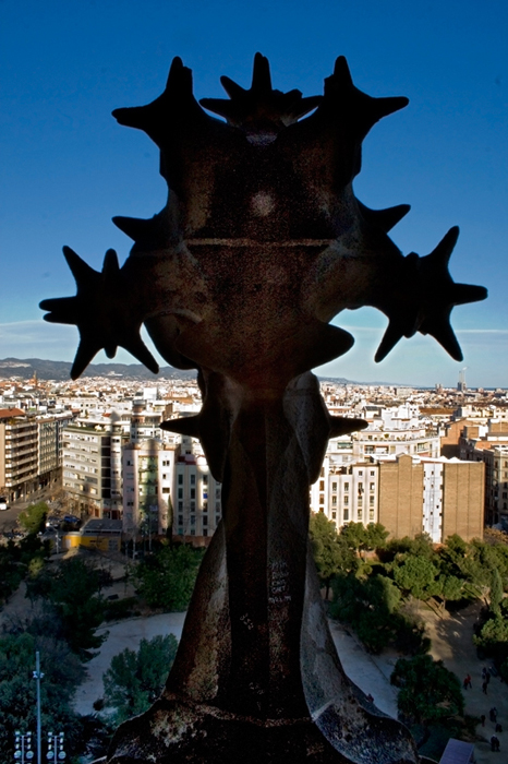 mirando da la Sagrada Familia