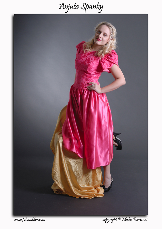 Anjuta Spank 05