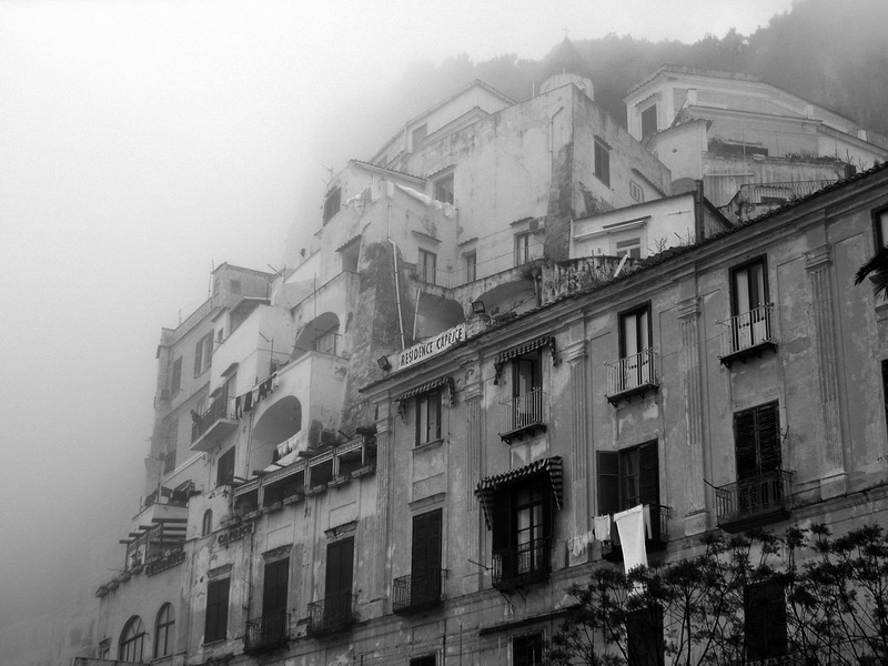 Nebbia su Amalfi