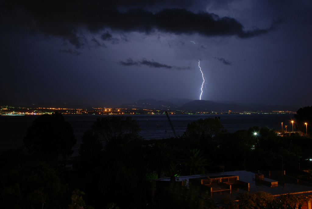 Folgorato sulla via di Reggio Calabria