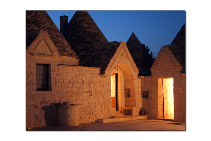 trulli in notturna