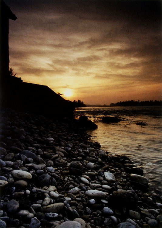 E la luce del giorno non era pi� che una vibrazione...