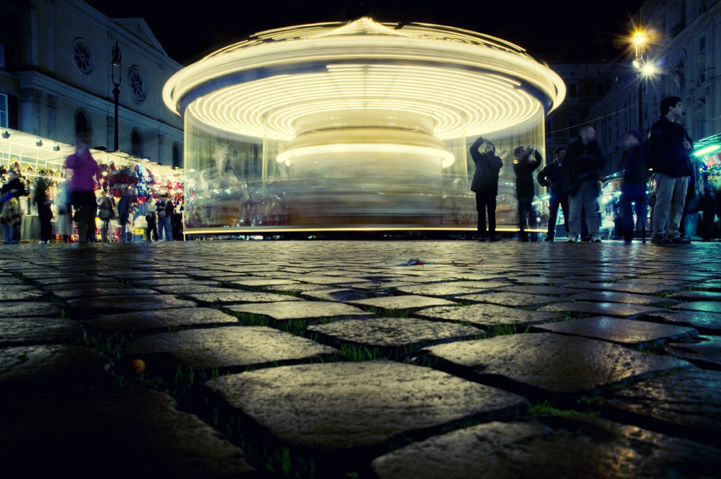 ...e la giostra gira gira gira...