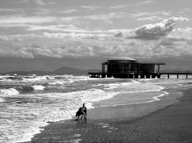 una rotonda sul mare.....