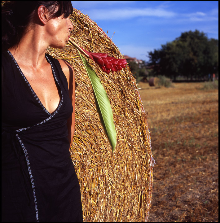 La donna dal fiore in bocca