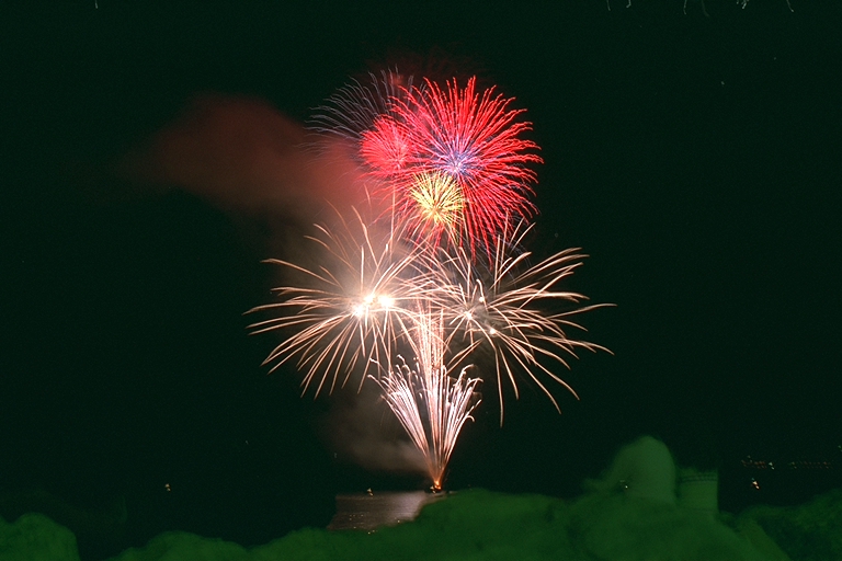 GAETA: FUOCHI PIROTECNICI A MARE