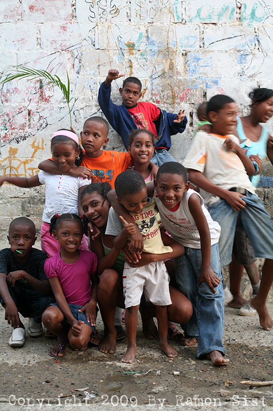 bimbi colombiani in un vario