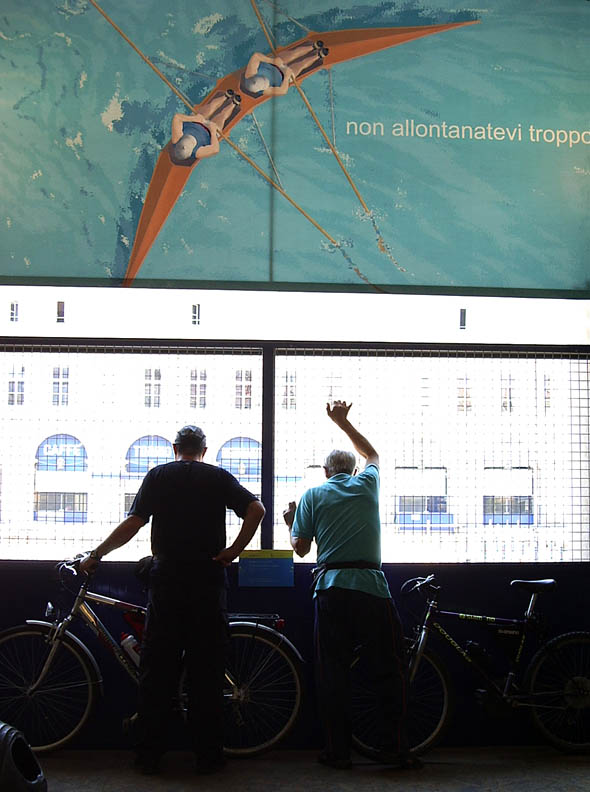 "non allontanatevi troppo"