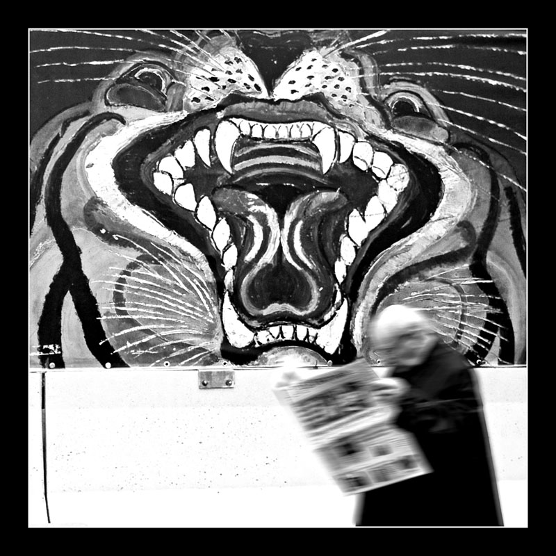 Dietro l'informazione