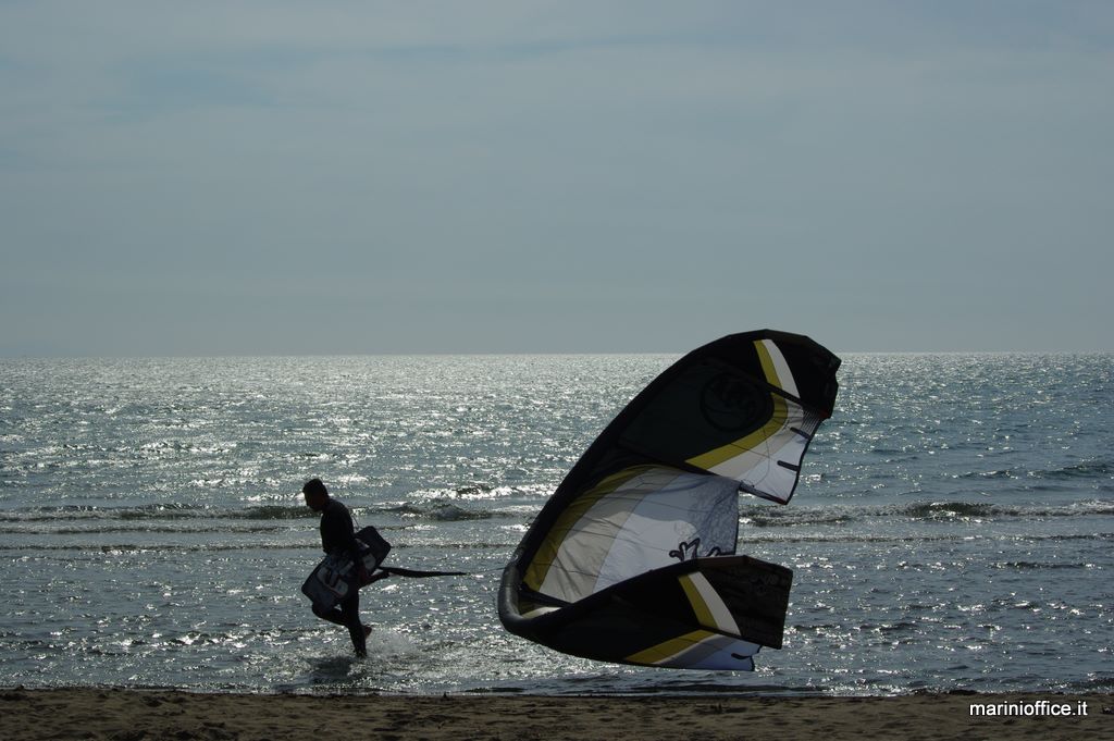 kate surf: non si pu� andare contro vento... meglio a piedi