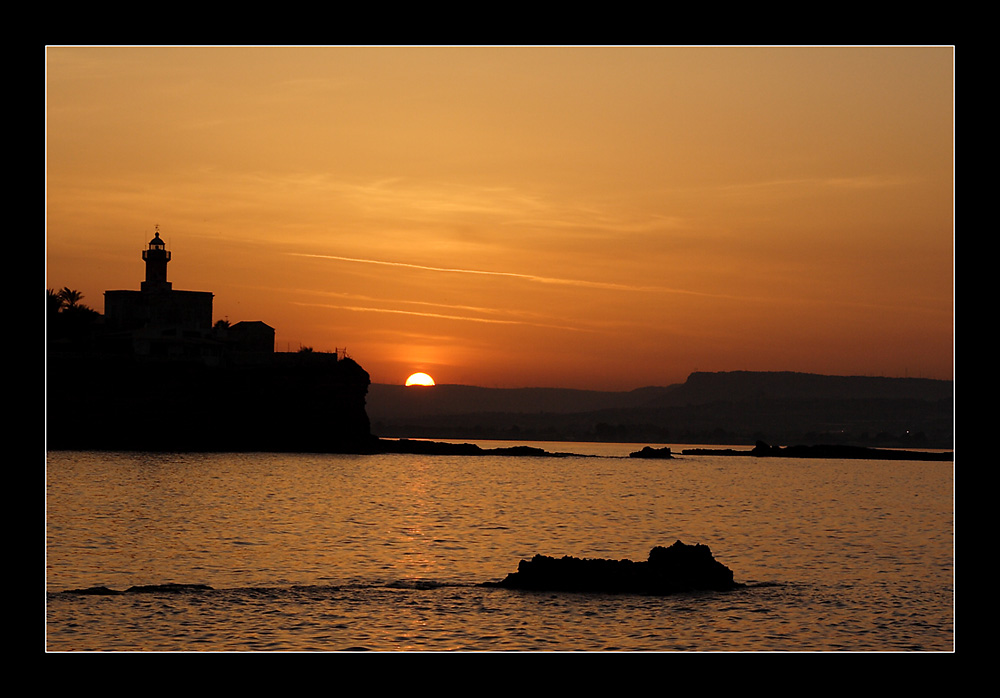 Tramonto nel porto grande di siracusa