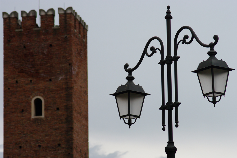 Lampioni con Torre dell'Osservatorio