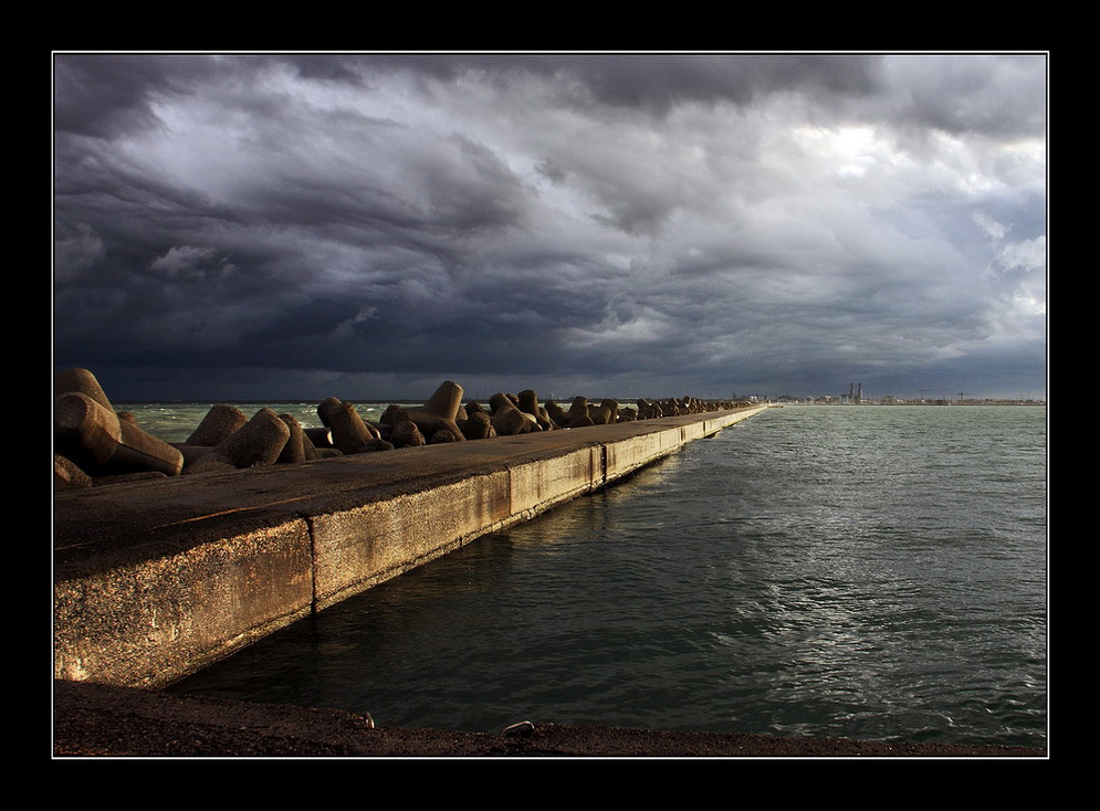 Una strada nel mare....