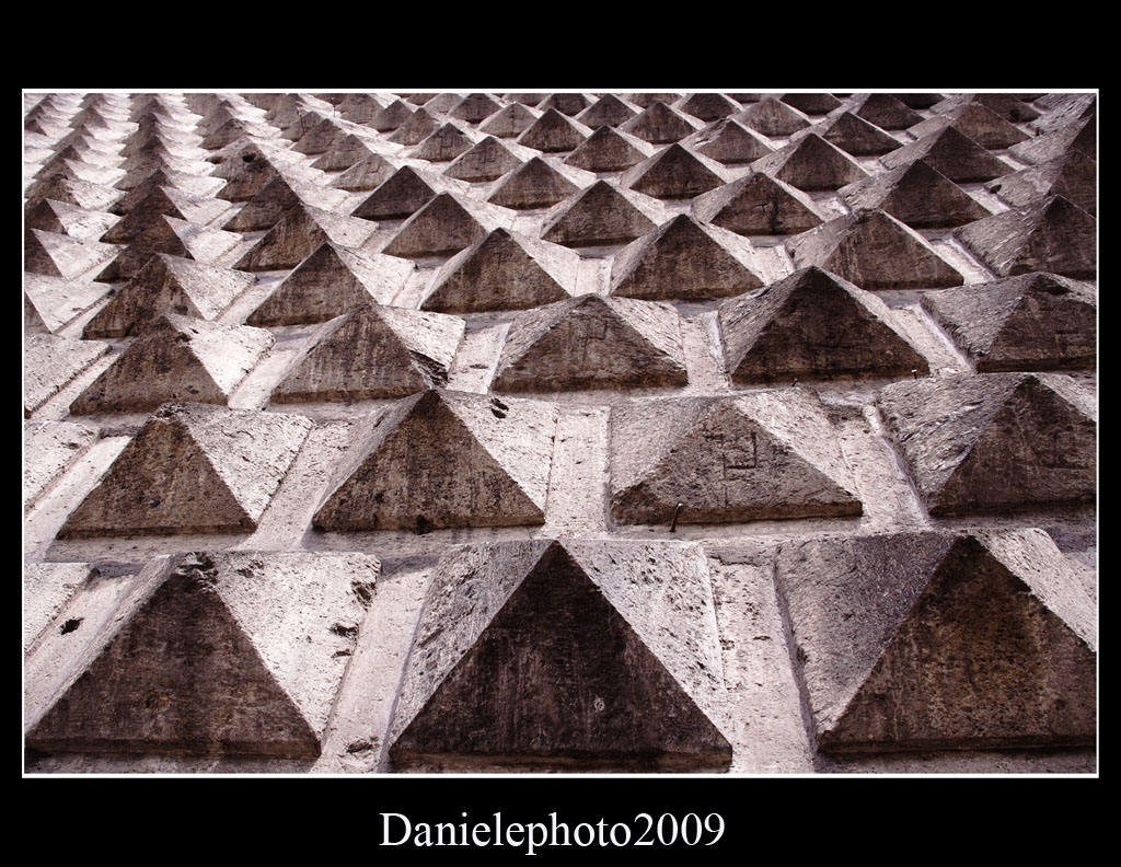 ...il bugnato di una chiesa....