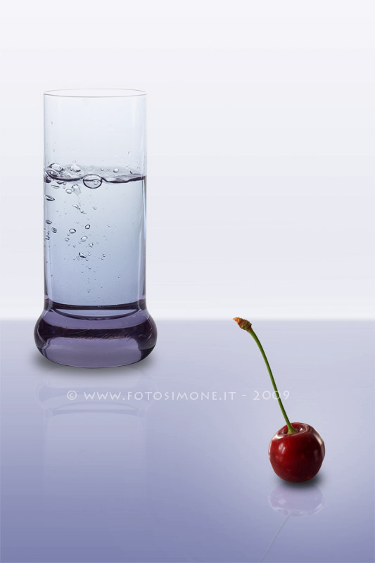 Still Life - Un bicchiere, dell'acqua, ed una ciliegia ;)
