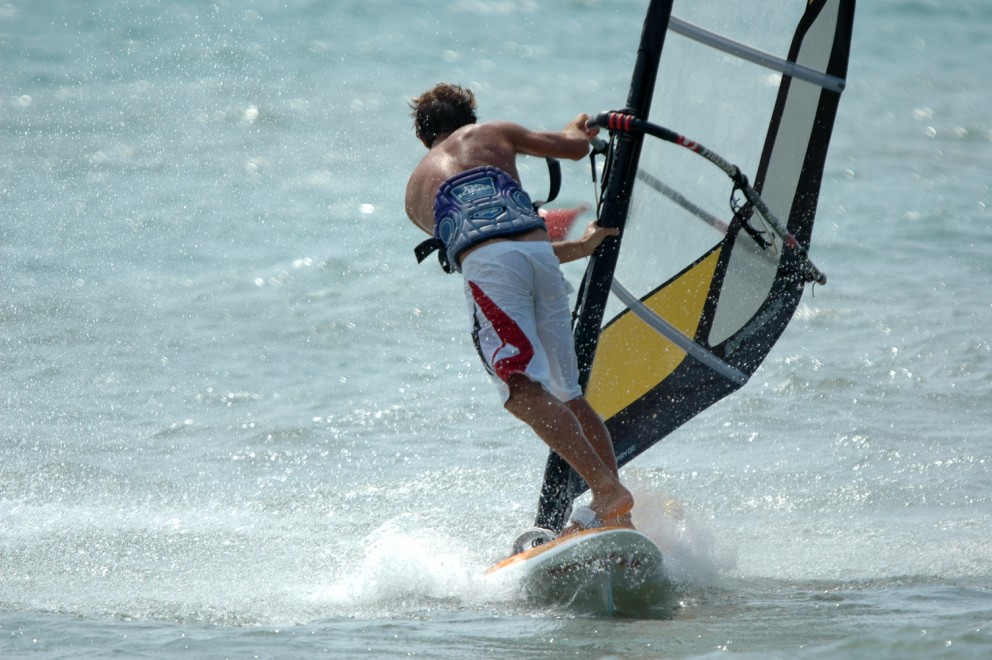windsurf