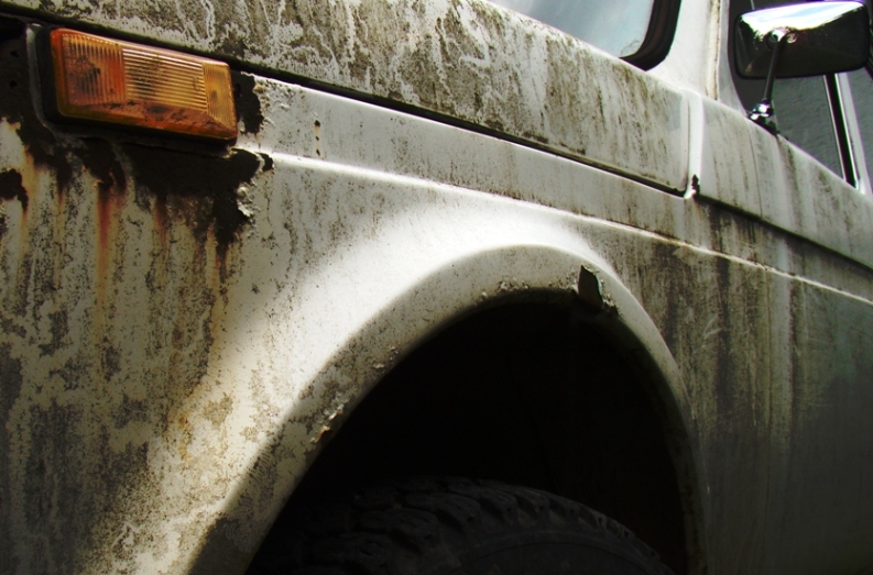 Fuoristrada abbandonato