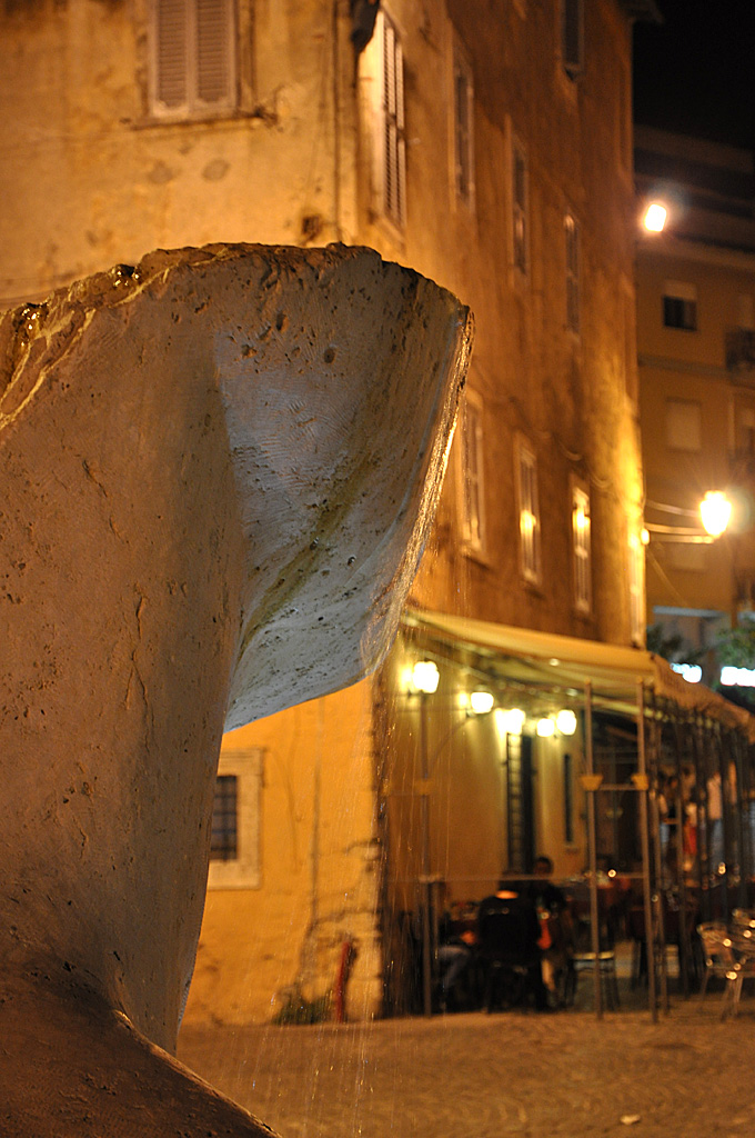 Mezza testa piangente