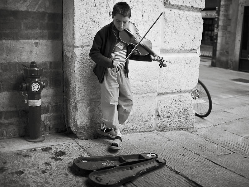 Ragazzo con violino
