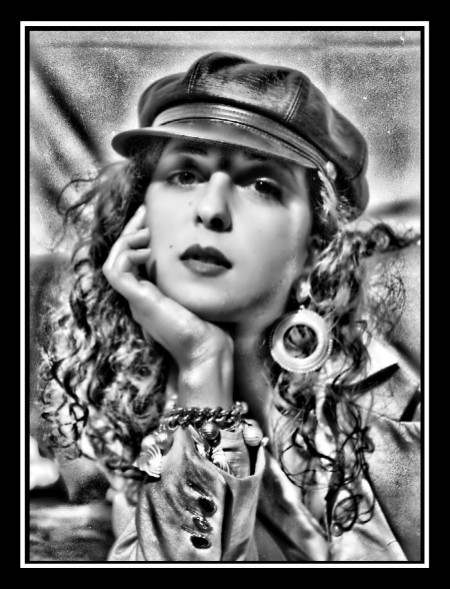 Volto di donna stile anni 90