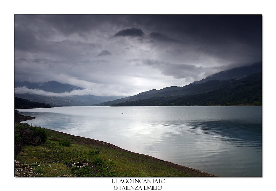 IL LAGO INCANTATO