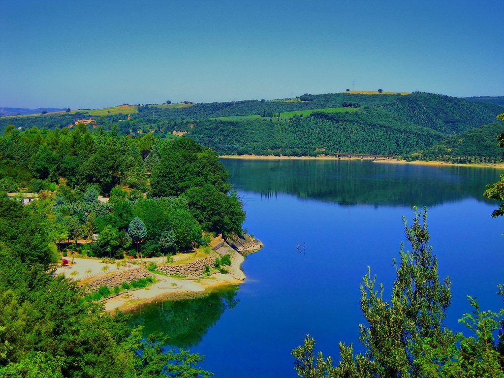 lago corbara