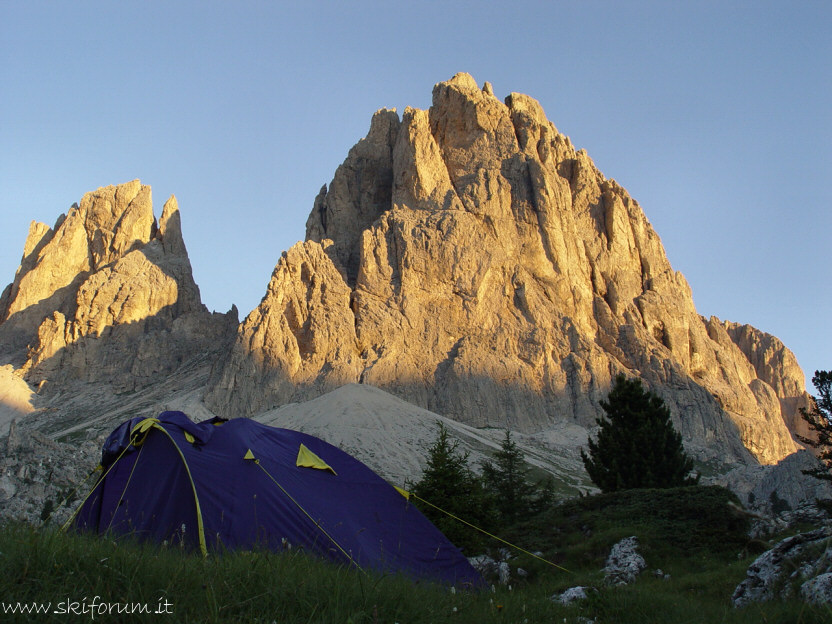 Dormire sotto il Sassolungo