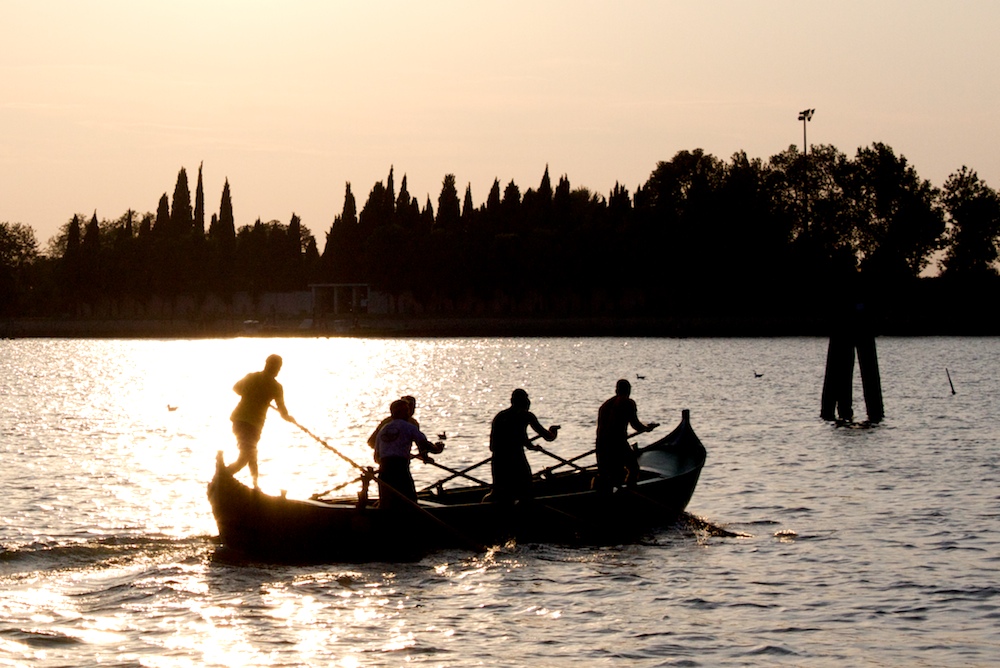 Rematori in silhouette