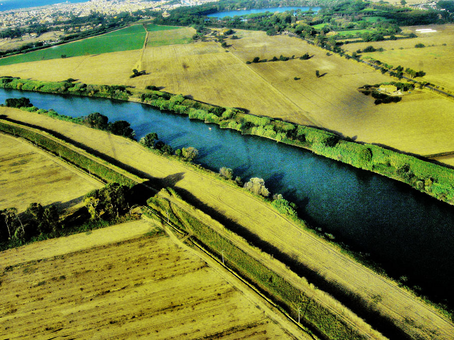 in fase di atterragggio (Fiume Tevere a Ostia antica)