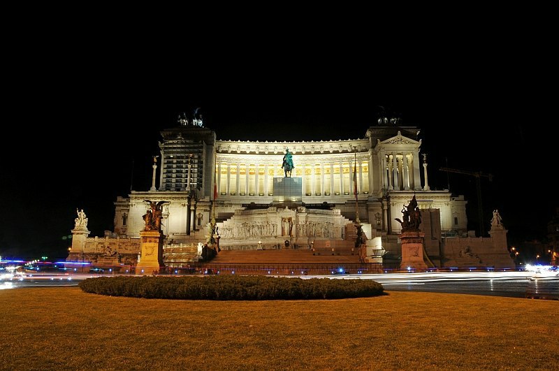 Altare della Patria di notte