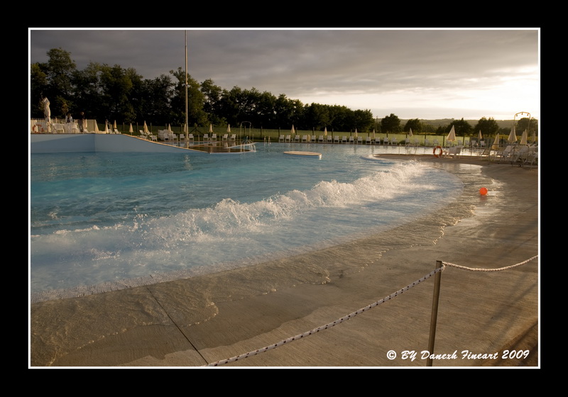 ondel al tramonto in piscina