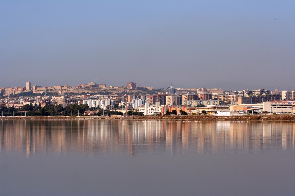 Cagliari vista dallo stagno di Molentargius