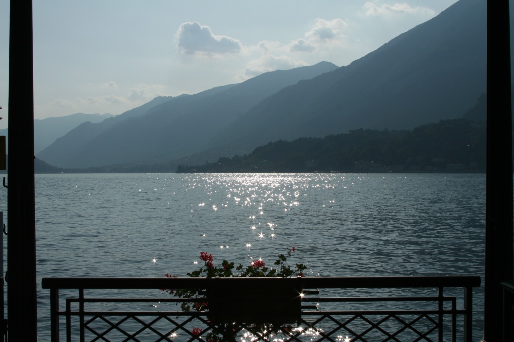 Bellagio in controluce