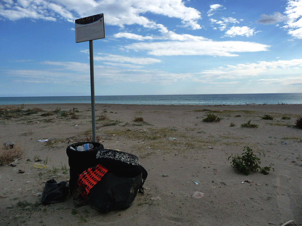 Goditi il mare. Rispetta l' ambiente