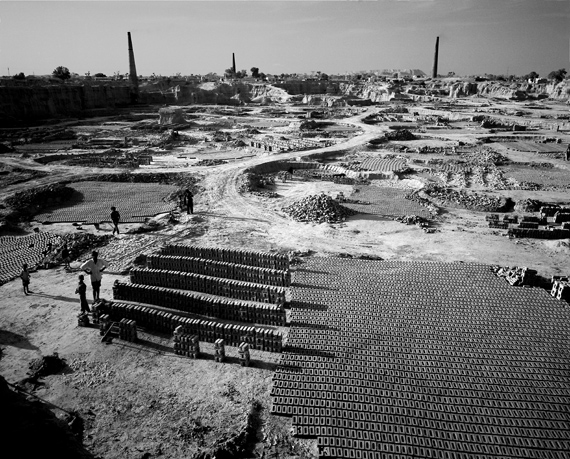 Un giorno tra fango, mattoni e ciminiere