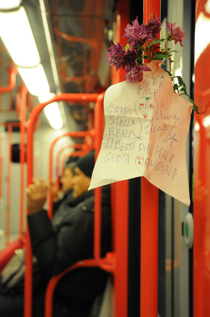 innocente manifestazione di pace..