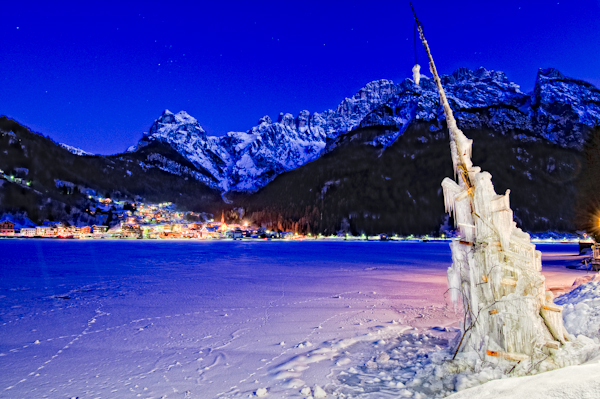 Notte sul lago ghiacciato