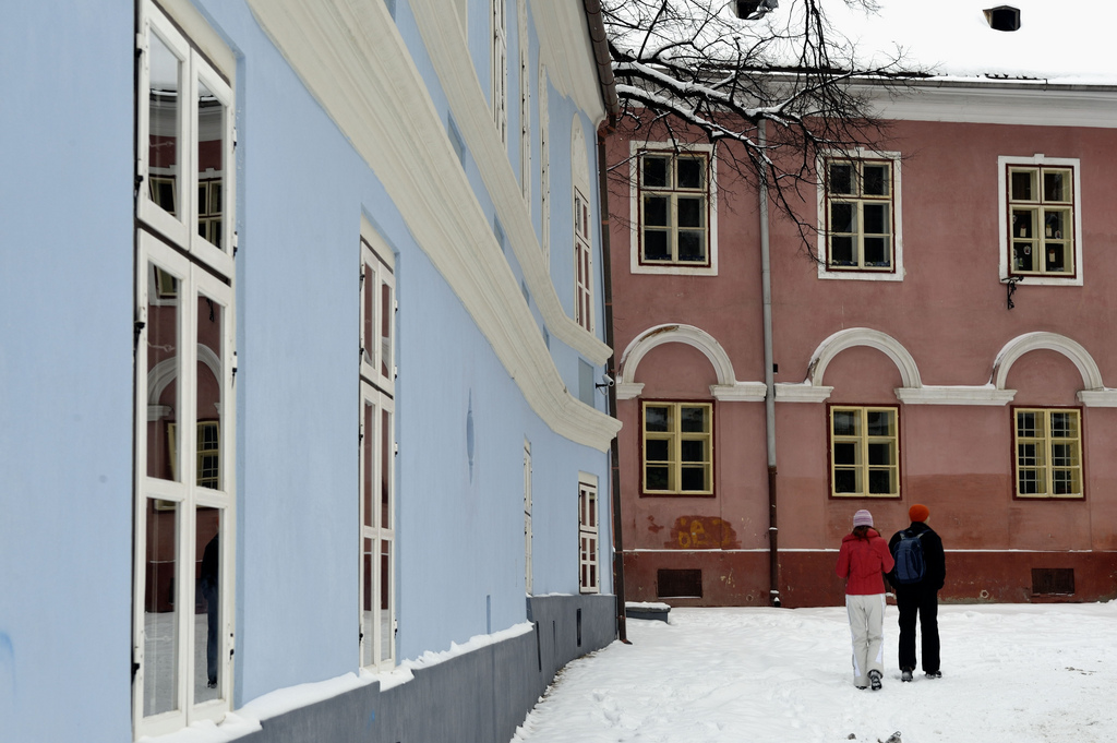 Fidanzatini infreddoliti in Transilvania