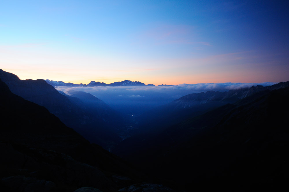 Alba dal rifugio Cremona (Alpi)