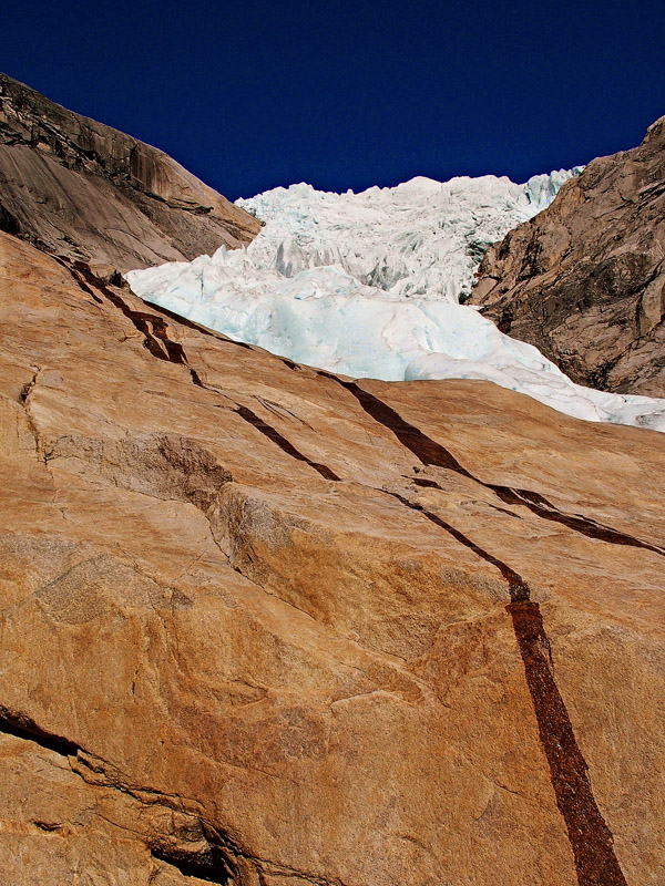 Briksdalsbreen 2