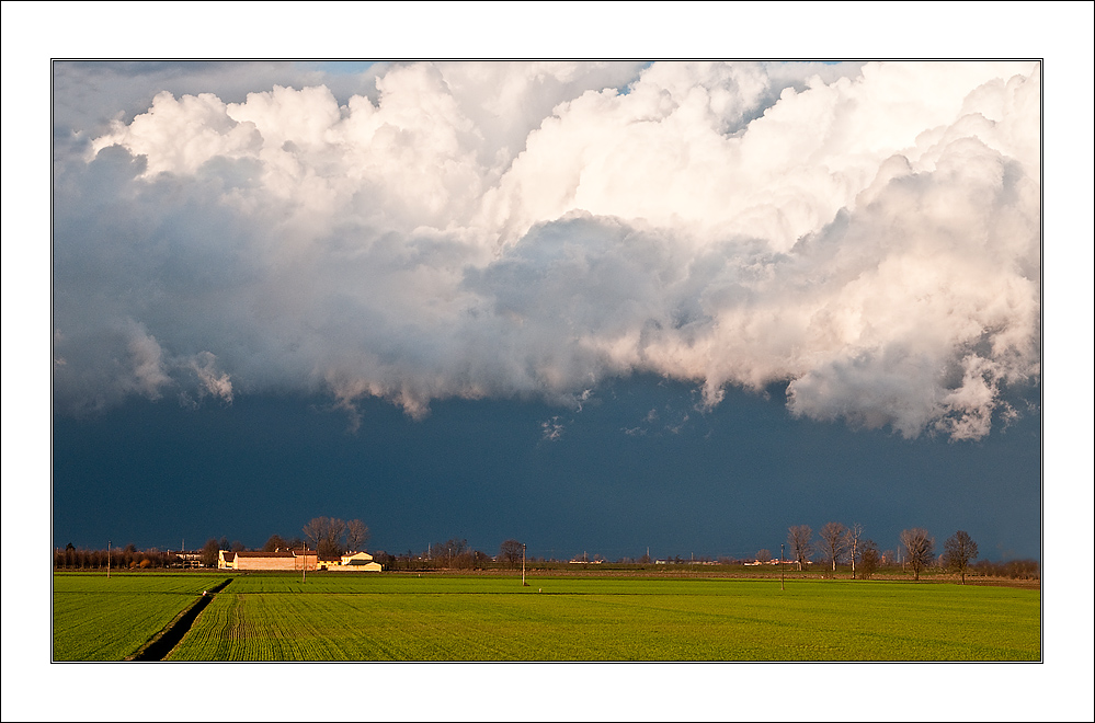 Il cielo sopra la bassa...