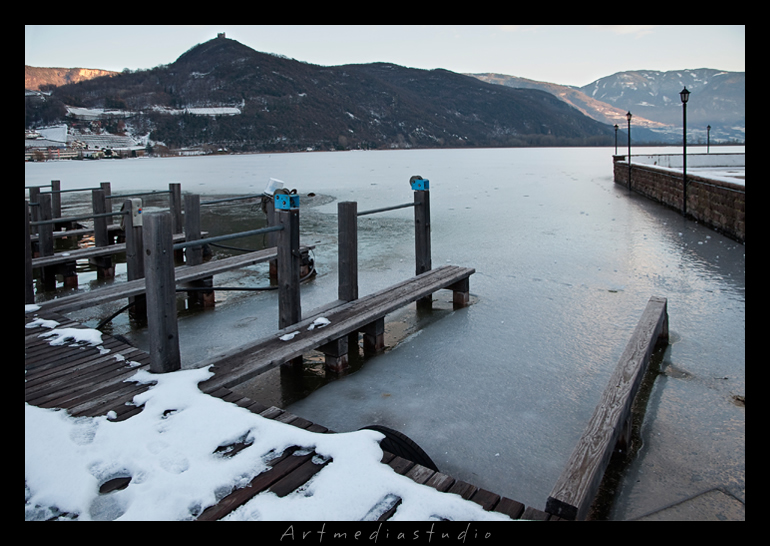 lago ghiacciato