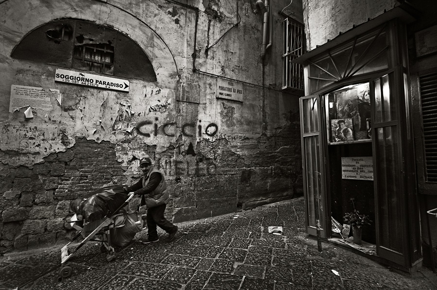 Soggiorno Paradiso ...in vico Purgatorio......